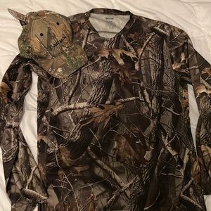 Men’s real tree shirt and camo hat